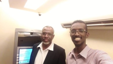 النزير الأبوابي ورئيس الوزراء معتز موسى