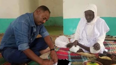 مراسل الجزيزة يكشف عن مُعَمِر سوداني حفظ القرآن قبل مائة عام، وكتب بخط يده مائة مصحف مراسل الجزيزة يكشف عن مُعَمِر سوداني حفظ القرآن قبل مائة عام، وكتب بخط يده مائة مصحف