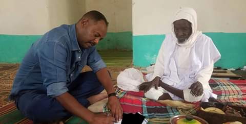 مراسل الجزيزة يكشف عن مُعَمِر سوداني حفظ القرآن قبل مائة عام، وكتب بخط يده مائة مصحف مراسل الجزيزة يكشف عن مُعَمِر سوداني حفظ القرآن قبل مائة عام، وكتب بخط يده مائة مصحف