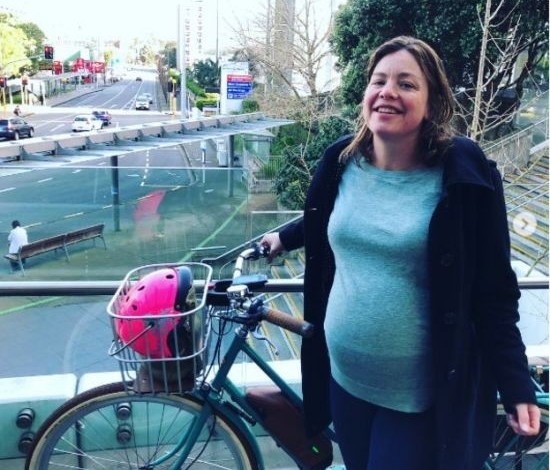 وزيرة المرأة النيوزيلندية تذهب إلى المستشفى بدراجة لتلد وزيره نيوزلندا