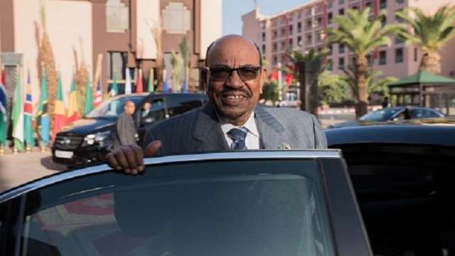 بعد ساعات من خطاب الرد على الاحتجاجات... البشير يغادر الخرطوم البشير 2