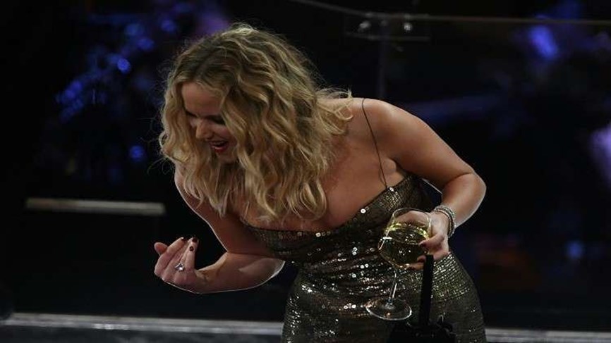 "متحرش هوليوود" أرغم جينيفر لورانس على علاقة جنسية! جينيفر