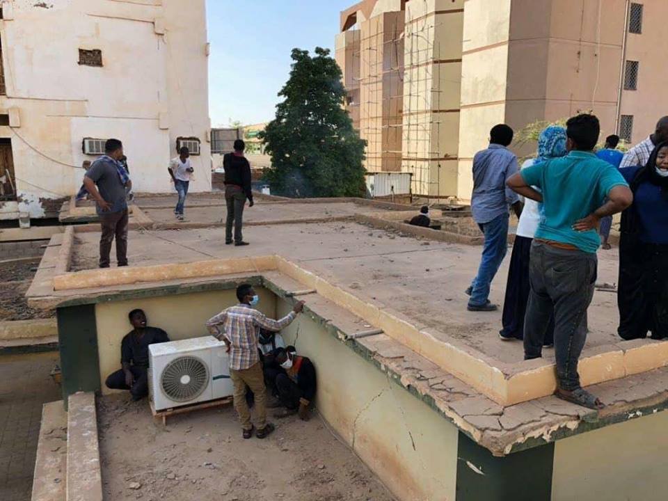 هل تصبح هذه الصورة أيقونة للثورة السودانية ؟! + صور فتاة سودانية احتجاجات