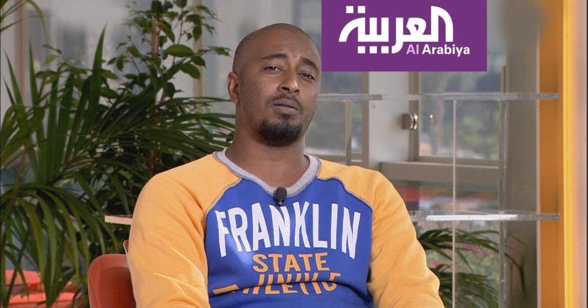 شاهد بالفيديو .. سوداني يقلد أصوات الفنانين بإتقان كبير 127157