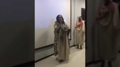 الفنانة ندى القلعة تجهش بالبكاء وهي تتلقى مفاجأة من جمهورها 127786