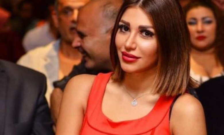 بالصور| عقب "خلع" زوجها.. ملكة جمال سوريا بفستان أحمر احتفالا بالـ"كريسماس" 7 1