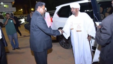 بعد لقاء الجيش.. البشير يلتقي قادة جهاز الأمن ويحذر من الشائعات FB IMG 1545678735344