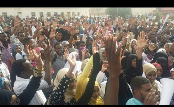 معتمد الحصاحيصا يوّجه اساءات بالغة لأطباء مضربين، ويطعن في شرف الطبيبات اضراب مستشفى الحصاحيصا