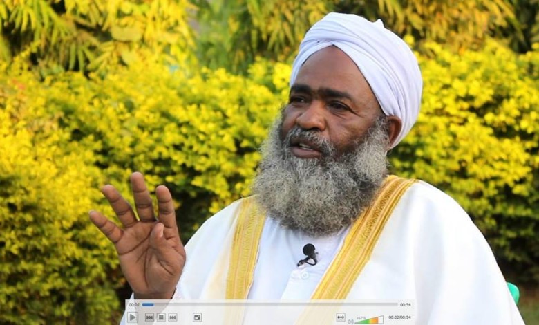 داعية سوداني: مجرد التفكير في الخروج علي الحاكم أو السرور والفرح بمن خرج يحتاج إلى توبة الشيخ محمد توم