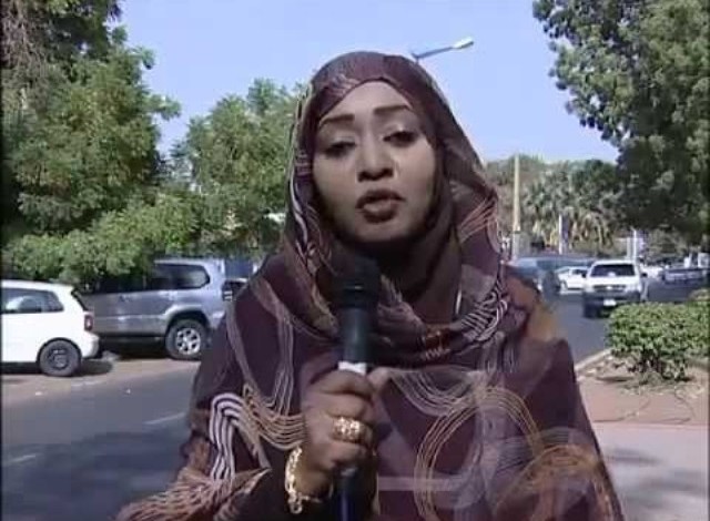 في تصريح ناري مذيعة الأخبار بتلفزيون السودان: “كل ما قرأته خلال الأيام الماضية أكاذيب وافتراء واعتذر لأخوتي أبناء دارفور” المذيعة شاهيناز
