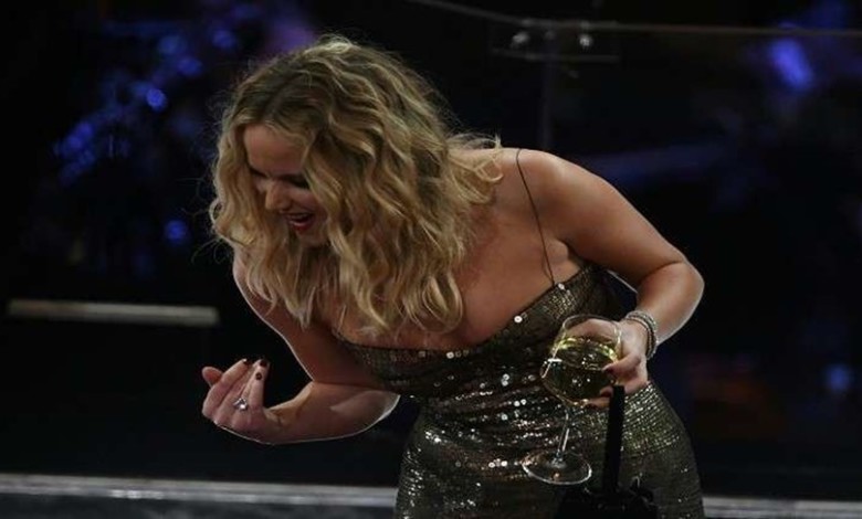 "متحرش هوليوود" أرغم جينيفر لورانس على علاقة جنسية! جينيفر