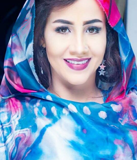 طيار يمنع مذيعة قناة النيل الأزرق من السفر وينزلها من الطائرة رتاج الاغا