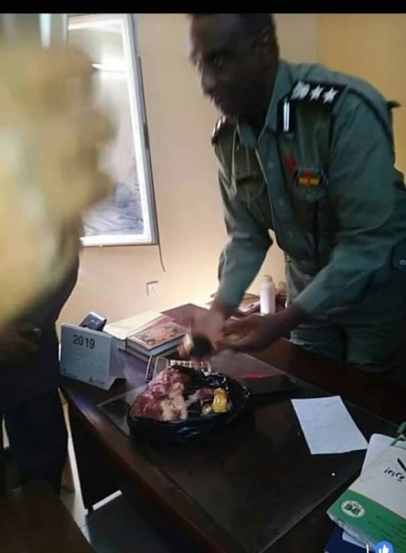 عاجل : جمارك حلفا تضبط سائق مصري حاول تهريب "ذهب سوداني خام " مخبئ داخل لحوم سائق مصري حاول تهريب ذهب سوداني داخل لحمة 2