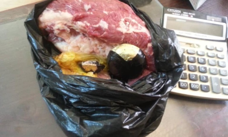 عاجل : جمارك حلفا تضبط سائق مصري حاول تهريب "ذهب سوداني خام " مخبئ داخل لحوم سائق مصري حاول تهريب ذهب سوداني داخل لحمة