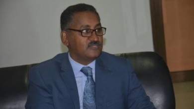 سفير السودان بأستراليا ينفي انضمامه للمتظاهرين و تركه الخدمة سفير السودان باستراليا