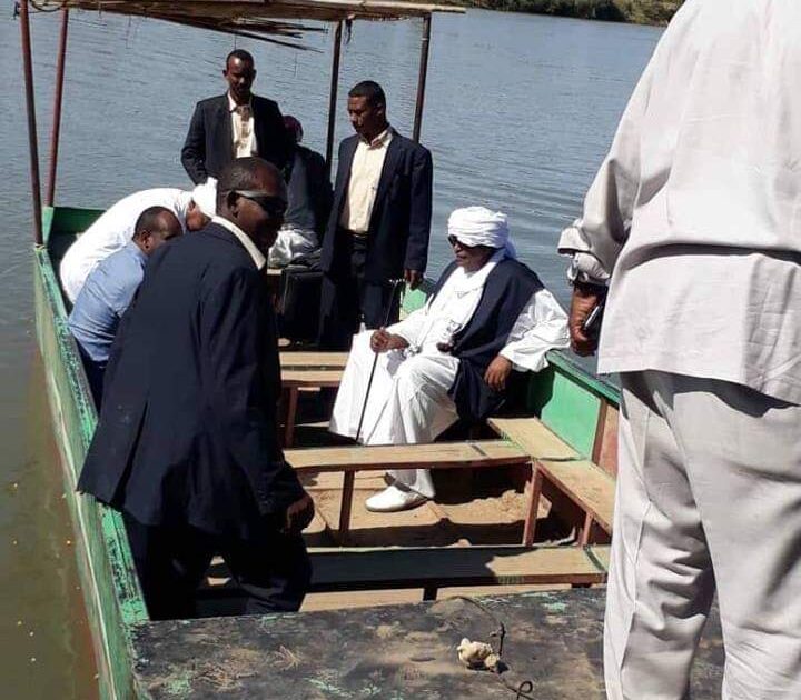 "مركب" النائب الأول للرئيس البشير يثير سخرية مواقع التواصل قارب بكري حسن صالح
