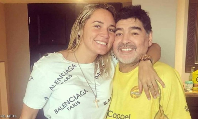 بعد علاقة علنية دامت 6 سنوات... حبيبة مارادونا تطرده من منزله! ماردونا