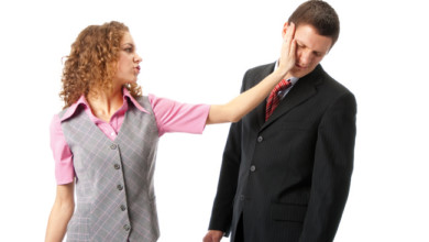 مرأه تضرب رجل 1