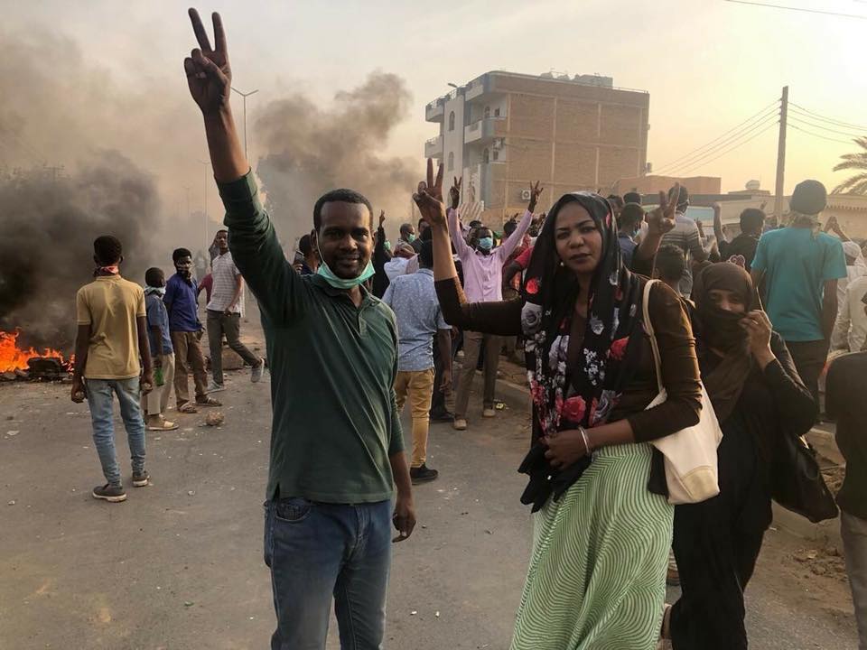 بعد استقالته على الهواء مباشرة من سودانية24 ..التجاني خضر ينضم لموكب مظاهرات 31 يناير التجاني خضر