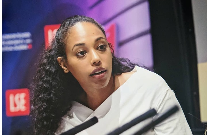 بالصور .. ضرب مراسلة "CNN" في السودان وتمزيق ملابسها يسرى الباقر