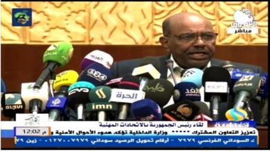 شاهد بالفيديو : خطاب ساخن لرئيس الجمهورية البشير لدى لقاءه بالإتحادات والنقابات المهنية 129108