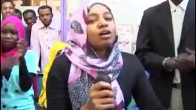 بالفيديو : كيف تحولت طالبة جامعية من شاعرة إلى ثائرة (بالفرنسية) 130463