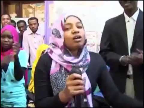 بالفيديو : كيف تحولت طالبة جامعية من شاعرة إلى ثائرة (بالفرنسية) 130463