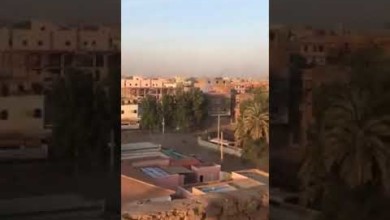 بالفيديو..شاهد ما حصل لعربة أمن سودانية حاولت دهس متظاهر 131737