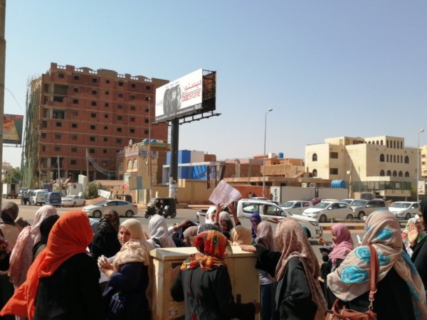 بالصور...خروج المواطنين في عدد من المدن بموكب 24 يناير شارع الستين بالخرطوم