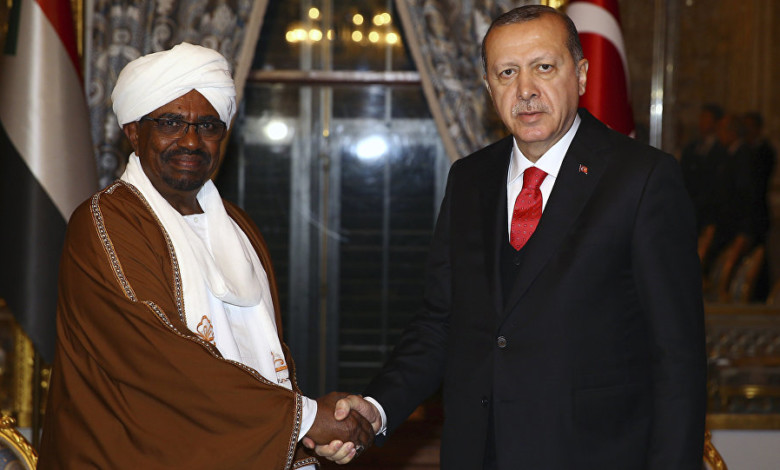 عربي بوست :خصوم البشير يخشون سقوطه قبل حلفائه البشير واردوغان