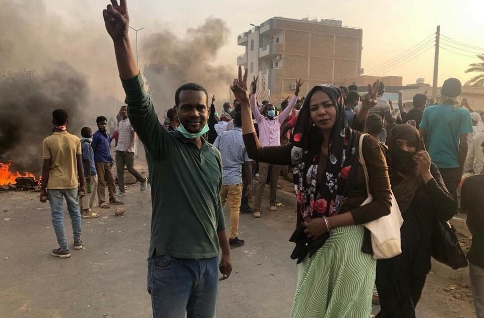 بعد استقالته على الهواء مباشرة من سودانية24 ..التجاني خضر ينضم لموكب مظاهرات 31 يناير التجاني خضر