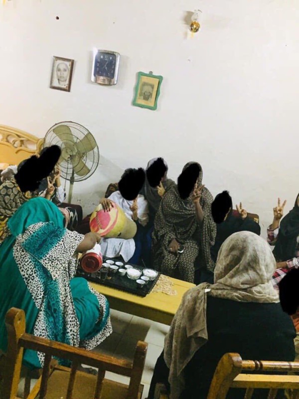 بالصور ...حيلة "زواج" ذكية تنجح في انقاذ متظاهرات سودانيات من قوات الأمن بنات امدرمان2