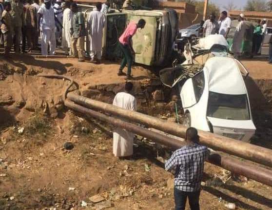 إصابات في تصادم وسقوط “تاتشر” تابعة لجهاز الأمن وسيارة “كورلا” تاتشر الامن