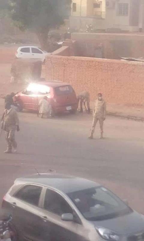 بالصورة.. قوات الأمن تقوم بتخريب سيارة مواطن عمداً تثير غضب المواطنين سيارة مواطن