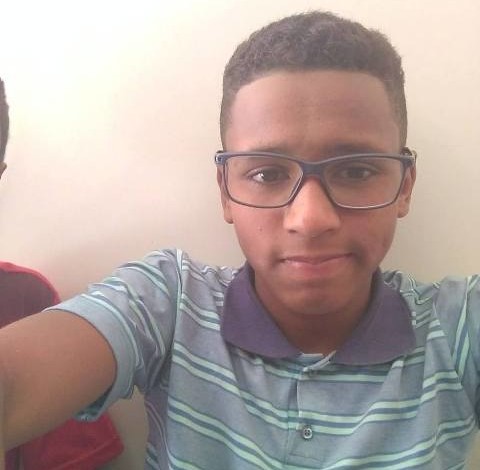 صورة طفل مظاهرات الخرطوم تخص برازيلي وليس سوداني وشرطة السودان: لم نستخدم الرصاص وخبر وفاة طفل عمره 14 عاما غير صحيح طفل برازيلي