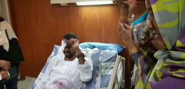 عاجل بالصور : عقد قران الشاب سامح داخل مستشفى رويال كير..فقد عينه في موكب 17 يناير عقد قران سامح 3