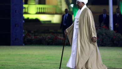 جريدة العرب : البشير يواجه الاحتجاجات وحيدا عمر البشير