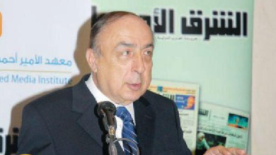 كاتب لبناني