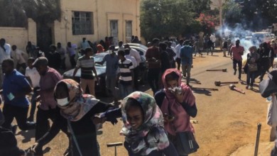 قناة الجزيرة : الزغاريد كلمة السر.. النساء يلهمن احتجاجات السودان متظاهرات سودانيات