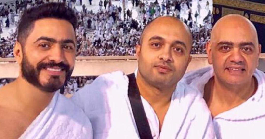 بعد نجاح حفلته فى السعودية.. تامر حسنى يؤدى مناسك العمرة برفقة شقيقه نوجوم