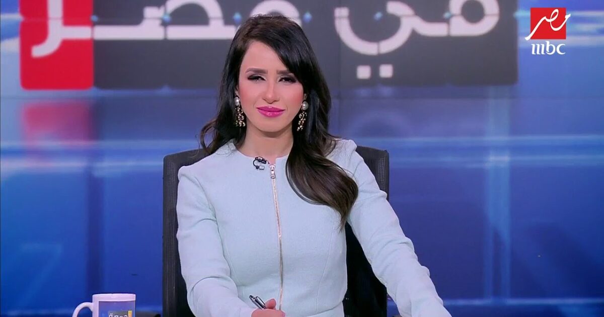 متصل يحرج مذيعة بسؤالها عن إجرائها عملية ختان.. وهذا رد فعلها 139222