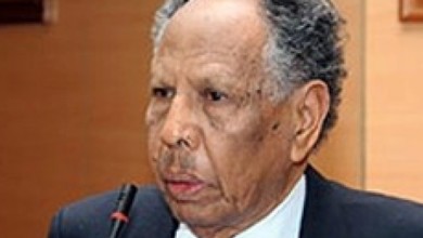 تجمع المهنيين” يرفض مبادرة ” الإصلاح والسلام” التي على رأسها “الجزولي دفع الله” ويتمسك بإسقاط النظام دون شرط الجزولي دفع الله