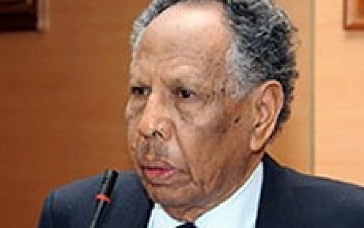 تجمع المهنيين” يرفض مبادرة ” الإصلاح والسلام” التي على رأسها “الجزولي دفع الله” ويتمسك بإسقاط النظام دون شرط الجزولي دفع الله