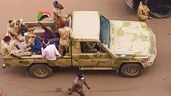 اطلاق سراح الصيدلي صاحب "صورة العلم السوداني" تاتشر
