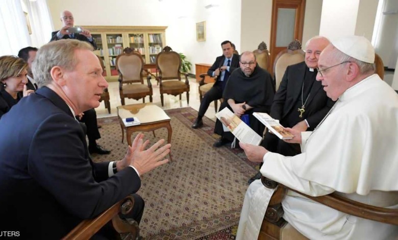 البابا فرنسيس ومايكروسوفت يبحثان أخلاقيات الذكاء الاصطناعي شيخ