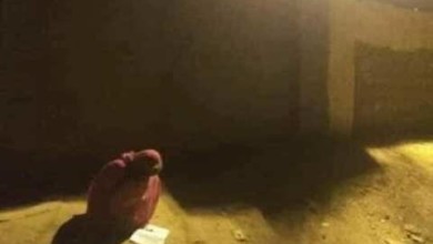 بالصور.. متطوعون ينجحون قي تركيب إنارة تعمل بالطاقة الشمسية لطالبة تذاكر في الشارع فتاه