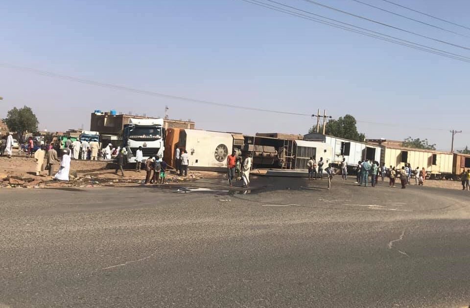 بسبب إغلاق طريق..خسائر مليارية لأصحاب البضائع والشاحنات قطر شاحنة 2