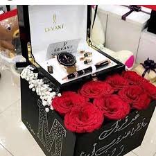 إزدحام في المكتبات لشراء هدايا ” الفلنتاين” هدايا ورد