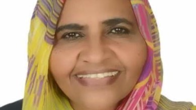 وزيرة سودانية تردد شعار المتظاهرين: (حرية، سلام، عدالة) وداد بعقوب