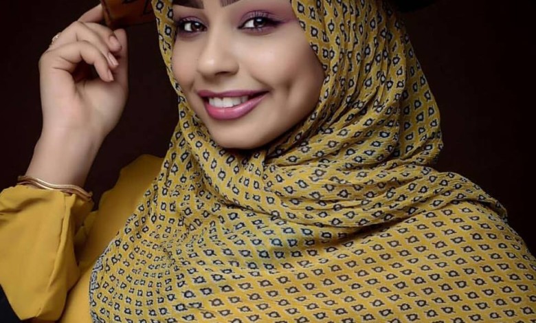 عارضة ومصممة الأزياء السوداني ولاء مجدي تطالب قناة سودانية24 بحذف أعمالها و تحذرها بالقضاء ولاء مجدي